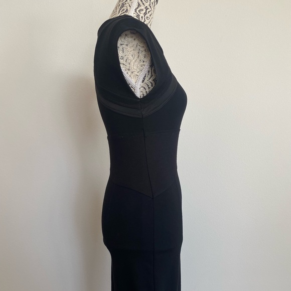 Diane von Furstenberg form fitting business, shin length sheath dress; business - Picture 2 of 4